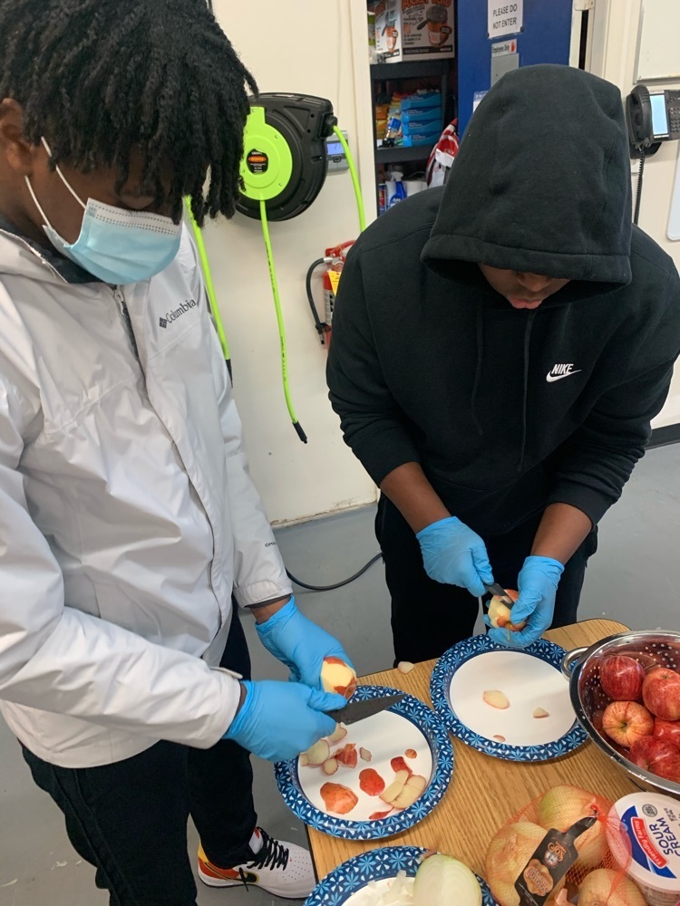 students preparing food 